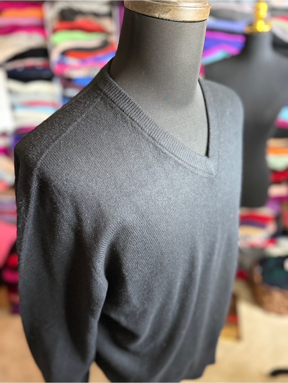 Men's Black V-Neck Cashmere Sweater - Classic Knit